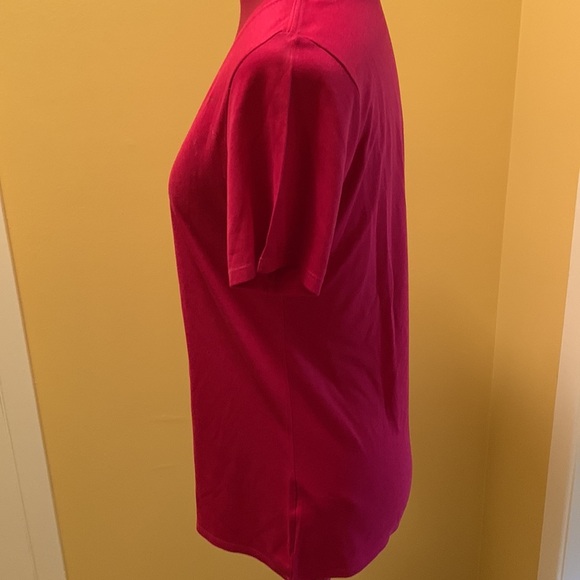 The Nike Tee Dri Fit with an athletic cut - Picture 5 of 10